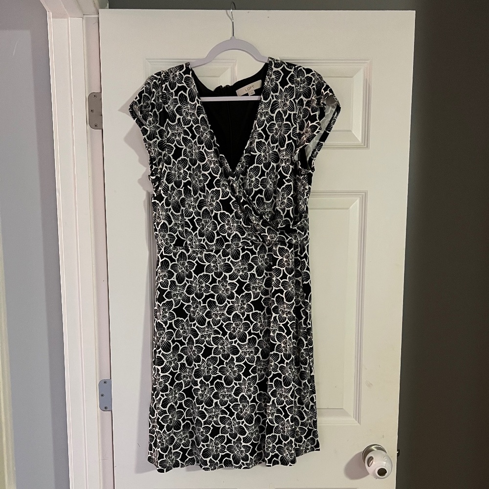 Soft black/white floral LOFT wrap dress